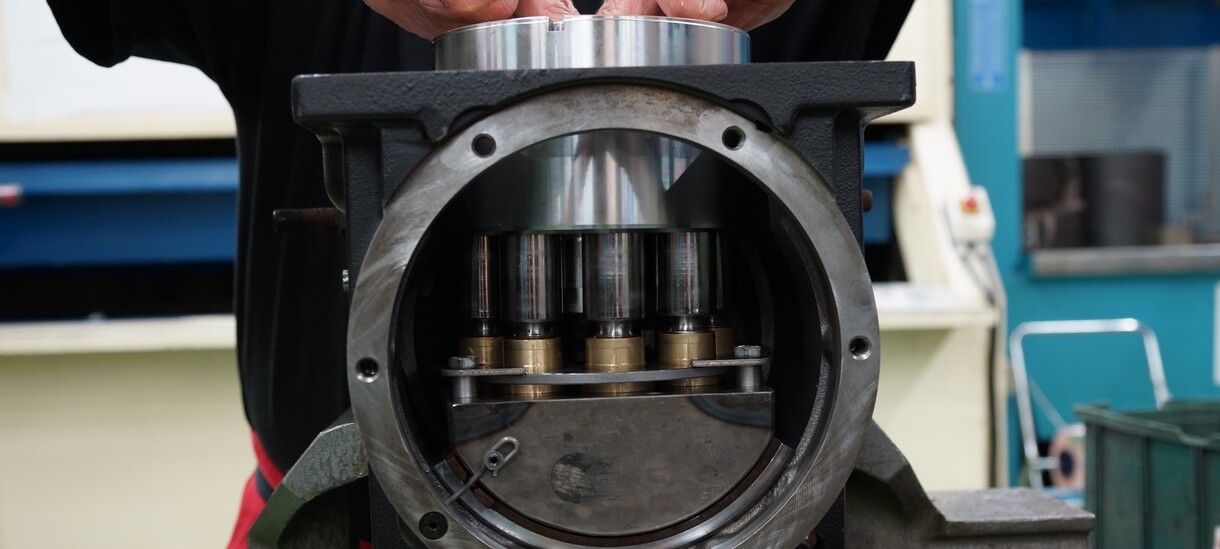 Réparation d'une pompe hydraulique à pistons Sauer Danfoss Sundstrand